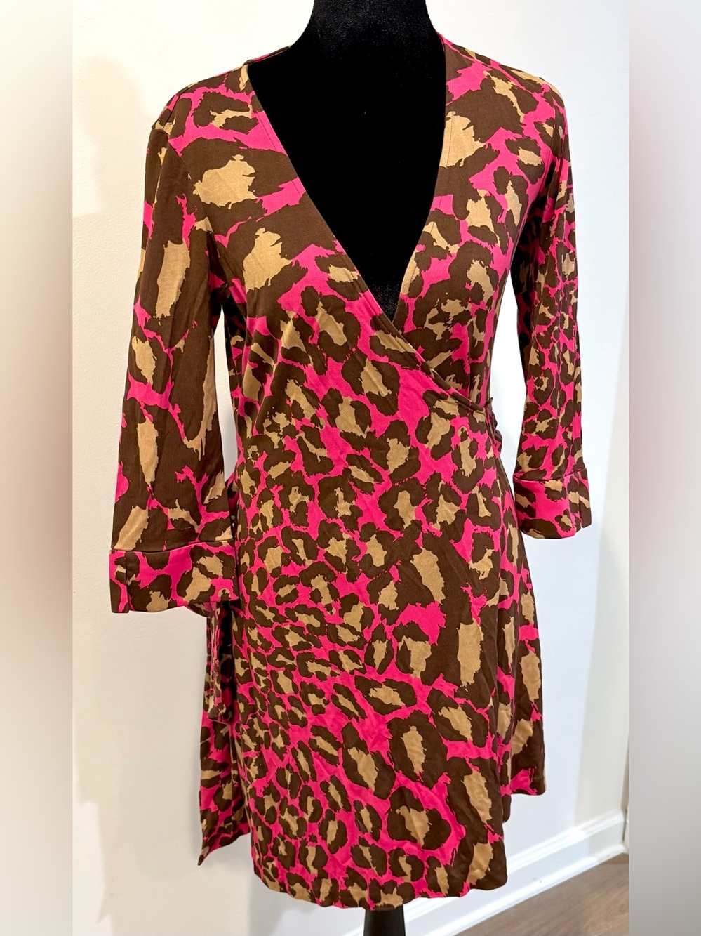 DIANE VON FURSTENBERG Vintage DVF Julian Mini Wrap Dress 100% Silk Leopard Sz 6